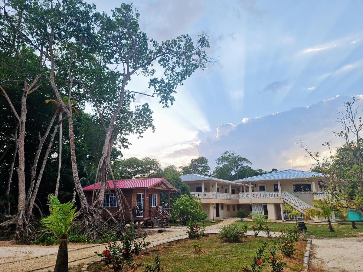 Seaside Chateau Resort Belize City Exterior photo