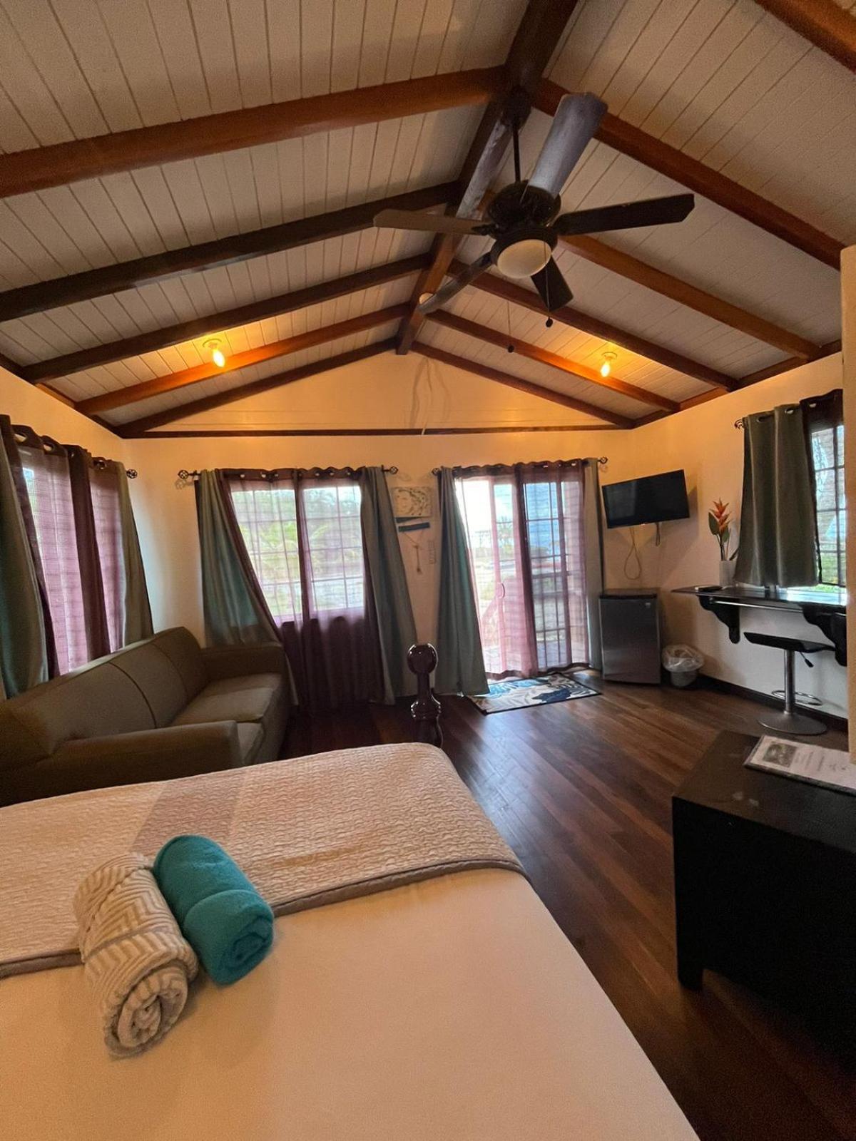 Seaside Chateau Resort Belize City Exterior photo