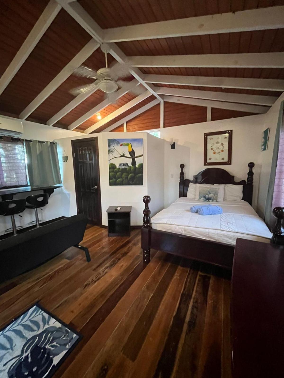 Seaside Chateau Resort Belize City Exterior photo
