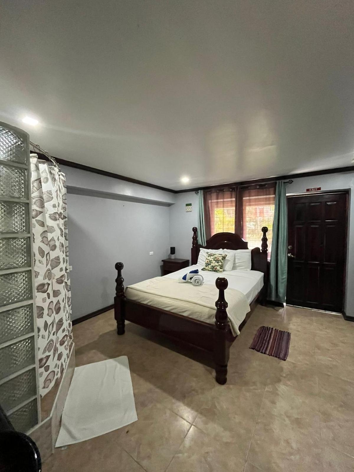 Seaside Chateau Resort Belize City Exterior photo